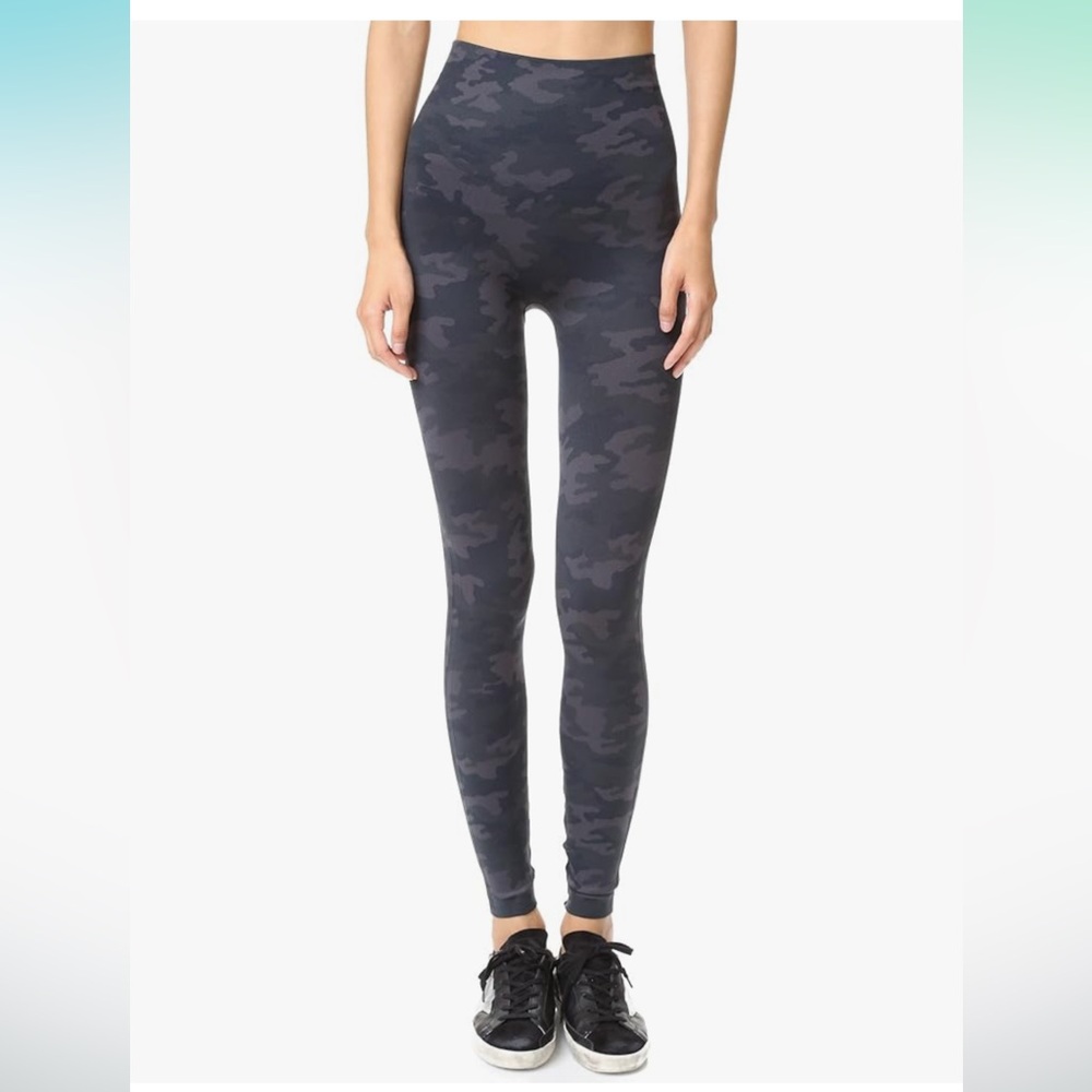 SPANX Look At Me Now Seamless Black Camouflage Leggings